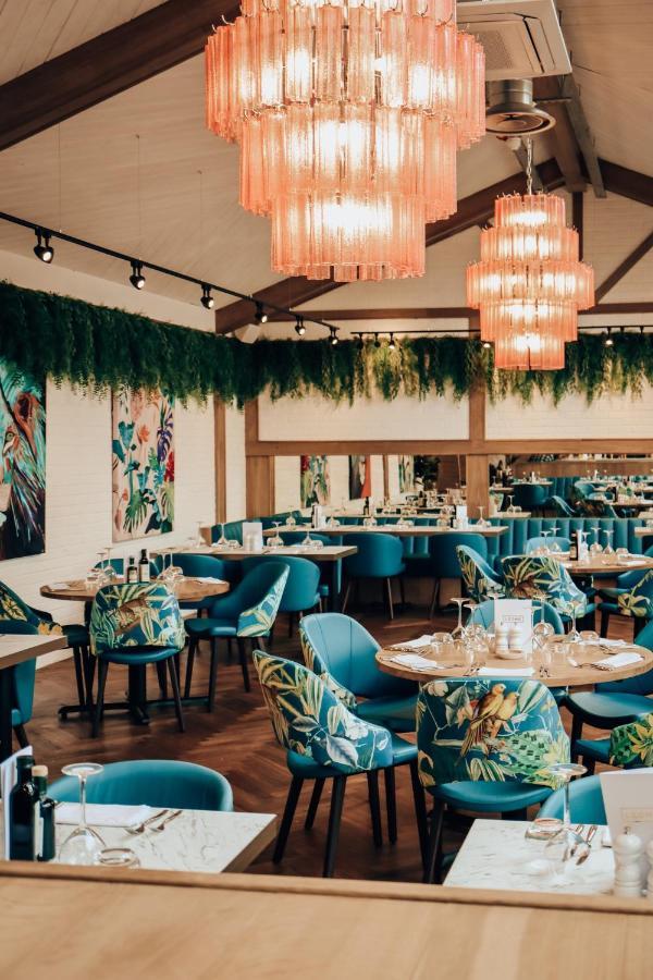 Lion & Swan Hotel Конґлтон Екстер'єр фото Interior of the restaurant